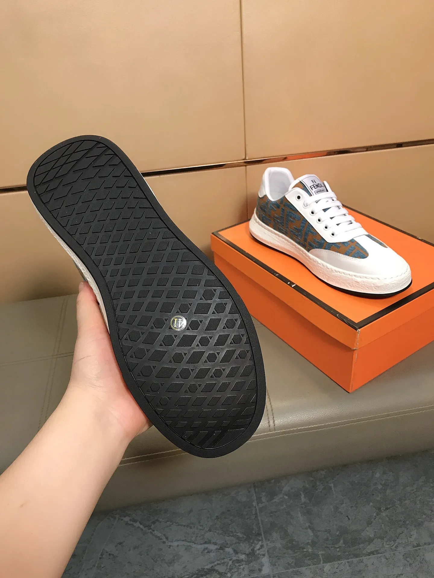 Men's Men's Shoes 230 🔆🔆👉Fendi [Fendi] Men's new low-top casual shoes are on the market🔥The shoe body is made of brand-specific printed fabric + cowhide, sheepskin foot pads, breathable and not covering the feet! Fashionable casual shoes 🙈Outsole is ultra-light, non-slip and wear-resistant👣 Standard size 38-44